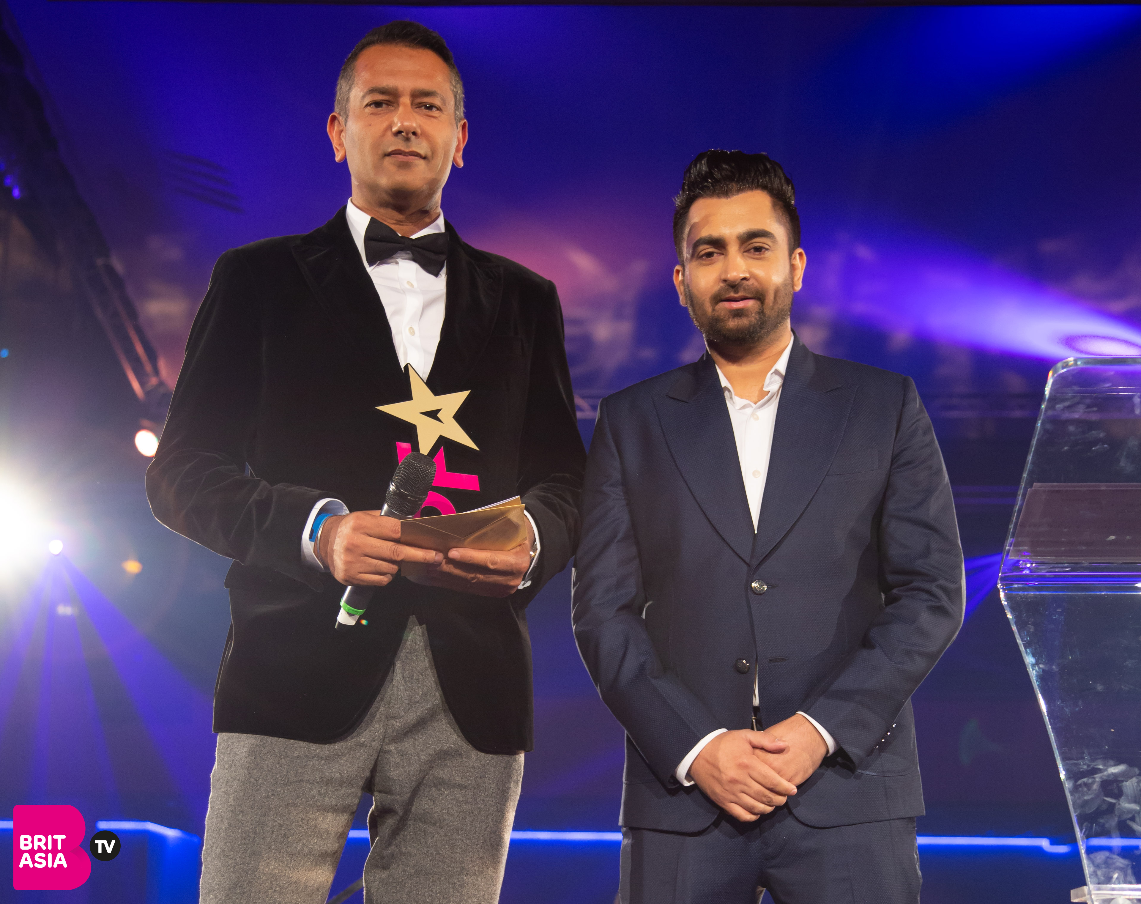 Sharry Mann and Sponser Kaspa's present the award for Best Supporting Actress