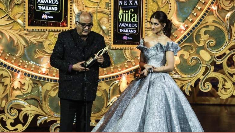 Boney Kapoor picks up the award in honour of Sridevi