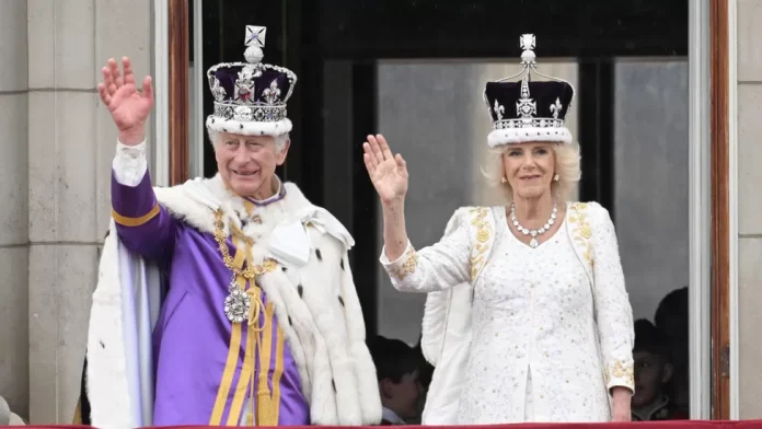 The King and Queen appeared on the balcony of Buckingham Palace after the ceremony